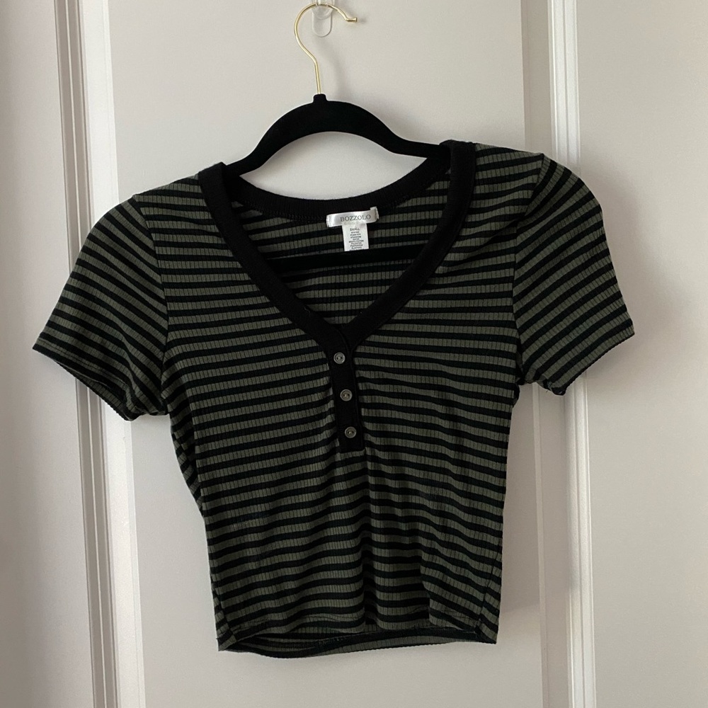 striped cropped t- shirt